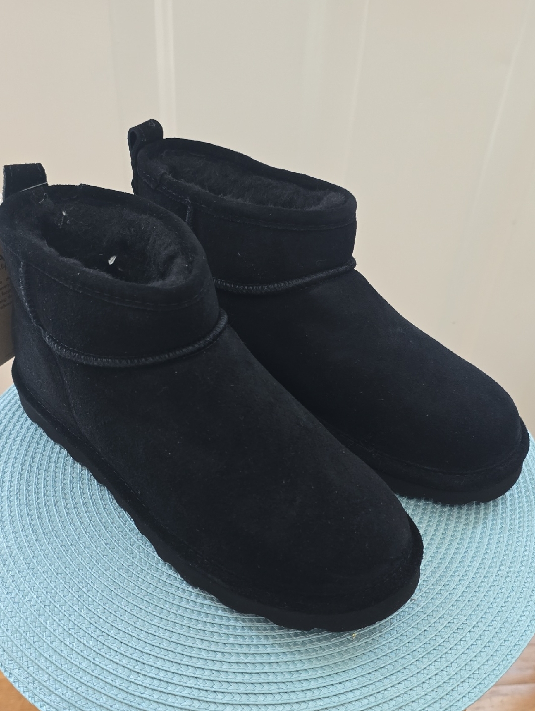 Bearpaw Brand Women's Shortie Black Suede Fleece Boots Size 9